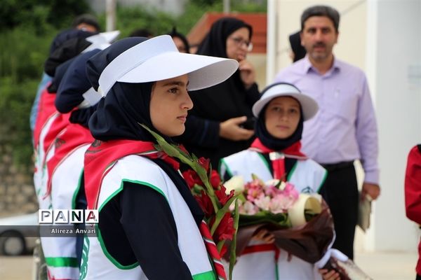 استقبال پیشتازان دختر مازندران از وزیر آموزش‌وپرورش در نوشهر