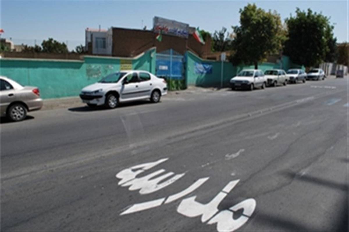 خط کشی خطوط عابر پیاده در آستانه بازگشایی مدارس در حال اجراست