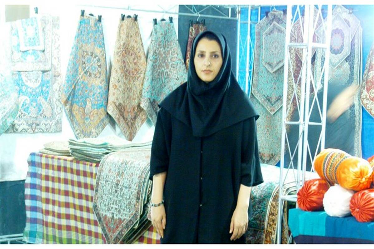 نمایشگاه سوغات و صنایع دستی ایران در پارک ملل ساری برپا است