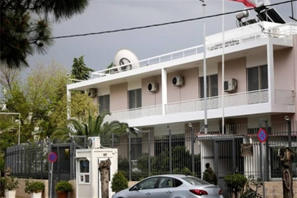 لحظه حمله به سفارت ایران در یونان