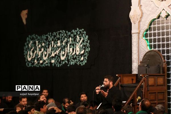 این حسین کیست که عالم همه دیوانه اوست ...
