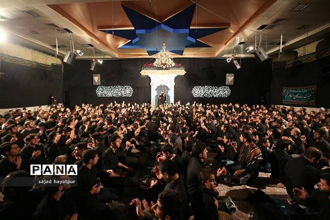 این حسین کیست که عالم همه دیوانه اوست ...