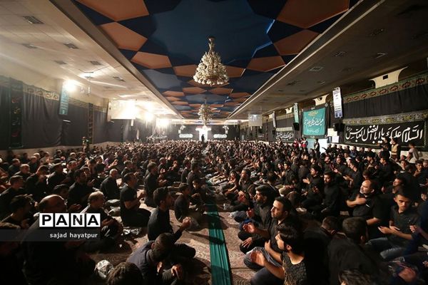 این حسین کیست که عالم همه دیوانه اوست ...