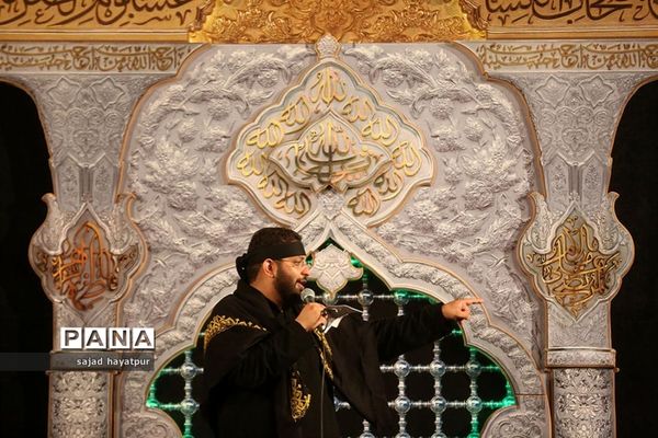 این حسین کیست که عالم همه دیوانه اوست ...
