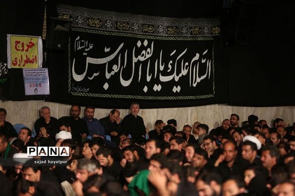این حسین کیست که عالم همه دیوانه اوست ...