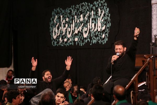 این حسین کیست که عالم همه دیوانه اوست ...