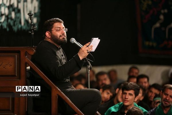 این حسین کیست که عالم همه دیوانه اوست ...
