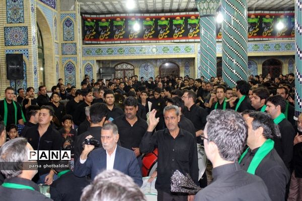 مراسم سینه زنی و زنجیر زنی در حسینیه فاطمیه