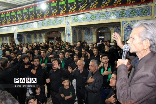 مراسم سینه زنی و زنجیر زنی در حسینیه فاطمیه