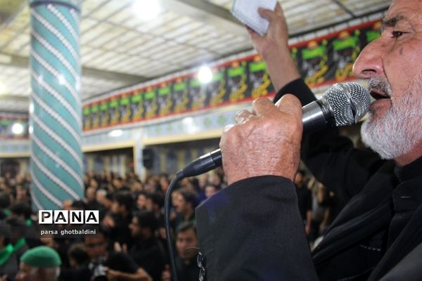 مراسم سینه زنی و زنجیر زنی در حسینیه فاطمیه