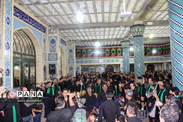 مراسم سینه زنی و زنجیر زنی در حسینیه فاطمیه