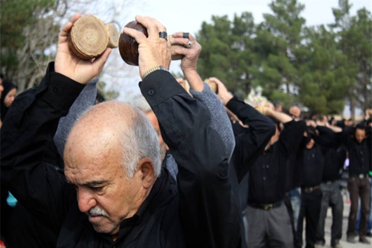 "سنگ‌زنی" برای عزاداری امام حسین(ع) + تصویر