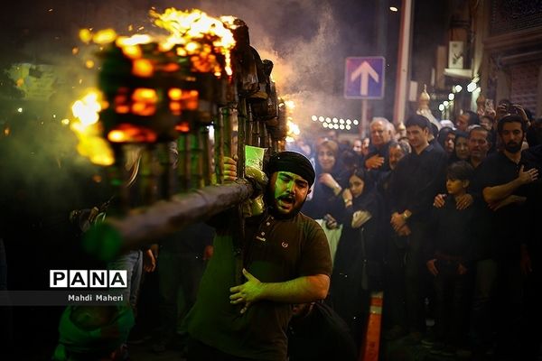 آیین مشعل‌گردانی در دولت‌آباد تهران
