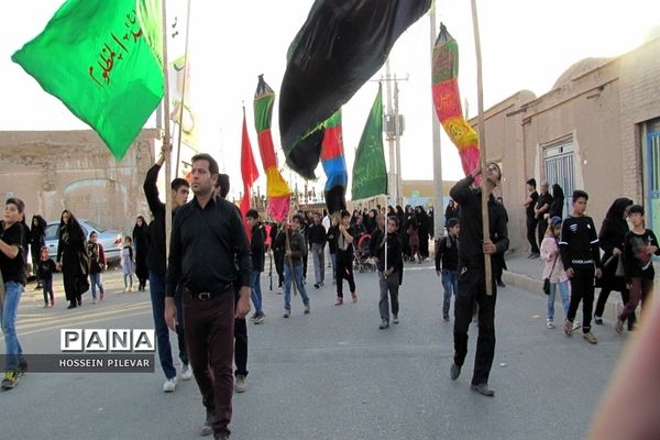 حرکت عزاداران حسینی شهرستان خوسف در ظهر تاسوعا