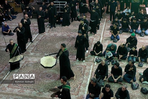 سوگواری تاسوعای حسینی در حسینیه کربلایی ها