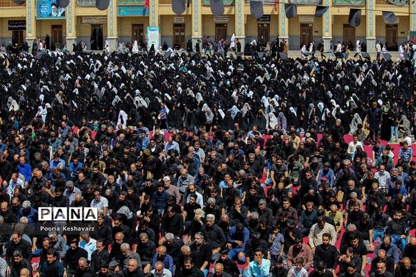 نماز ظهر عاشورا در حرم شاهچراغ(ع)