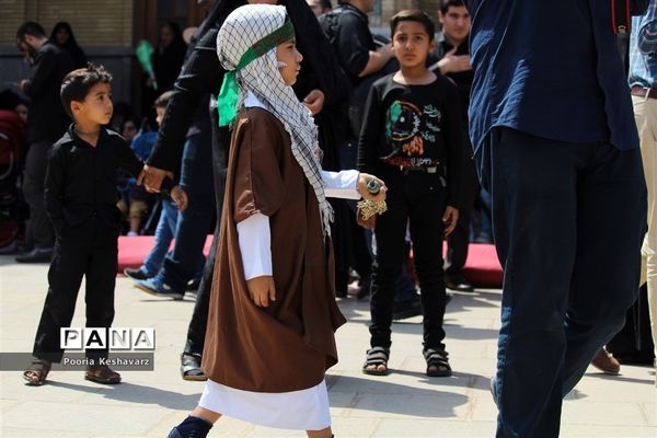 نماز ظهر عاشورا در حرم شاهچراغ(ع)