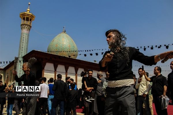 نماز ظهر عاشورا در حرم شاهچراغ(ع)