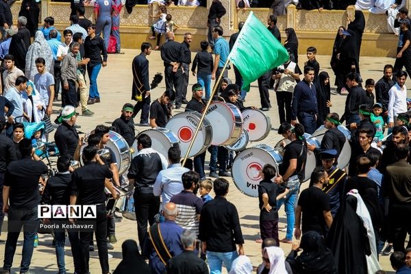 نماز ظهر عاشورا در حرم شاهچراغ(ع)