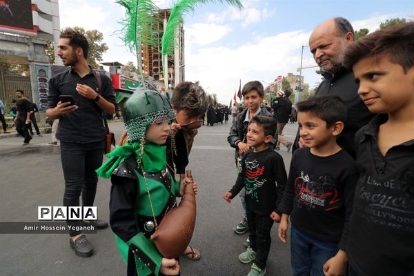 مراسم ظهر عاشورا در مشهد مقدس