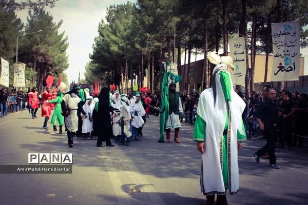 برگزار نمازظهرعاشورا و عزاداری در قتلگاه