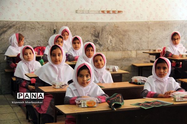 آیین نمادین نواختن  زنگ شکوفه‌ها در ارومیه