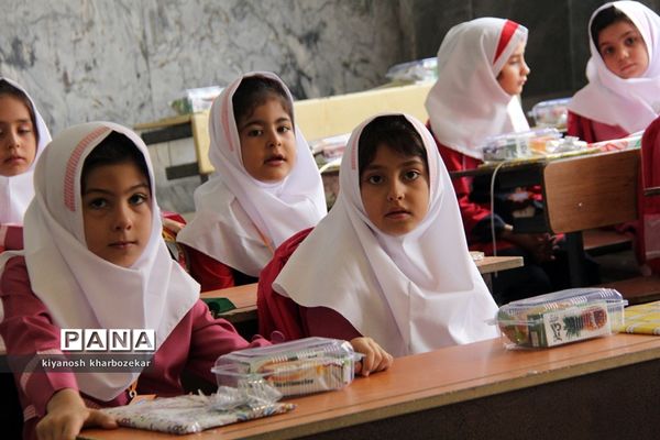 آیین نمادین نواختن  زنگ شکوفه‌ها در ارومیه