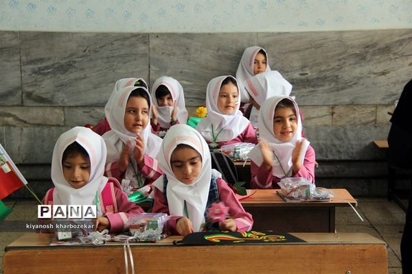 آیین نمادین نواختن  زنگ شکوفه‌ها در ارومیه