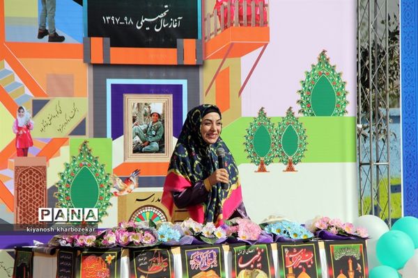 آیین نمادین نواختن  زنگ شکوفه‌ها در ارومیه