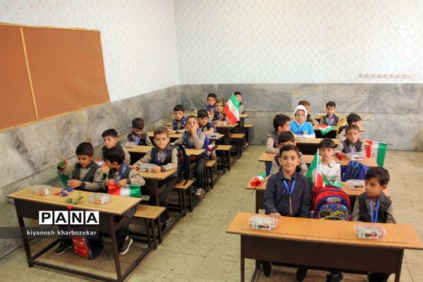 آیین نمادین نواختن  زنگ شکوفه‌ها در ارومیه