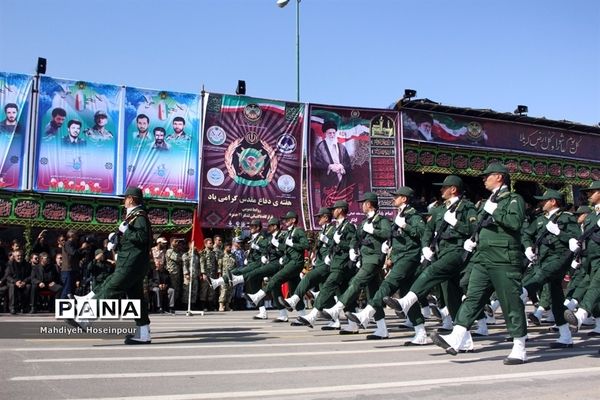 رژه نیروهای مسلح در تبریز