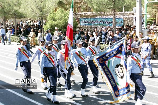 برگزاری مراسم رژه نیرو‌های مسلح در بیرجند