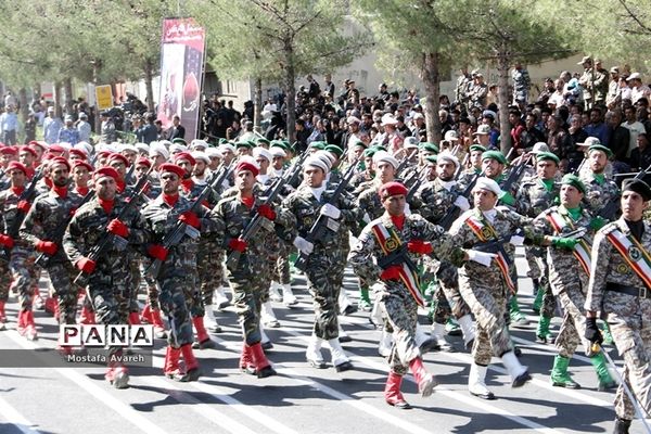 برگزاری مراسم رژه نیرو‌های مسلح در بیرجند