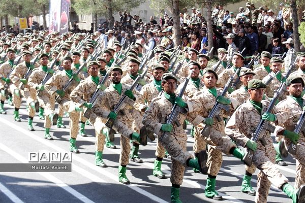 برگزاری مراسم رژه نیرو‌های مسلح در بیرجند