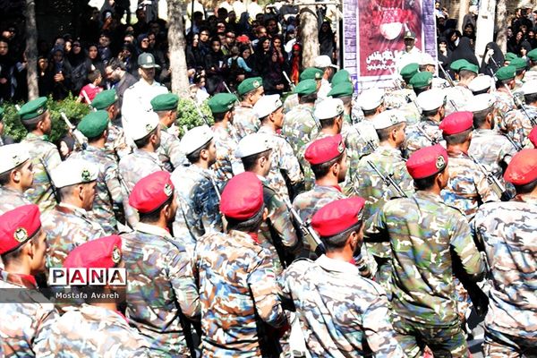 برگزاری مراسم رژه نیرو‌های مسلح در بیرجند