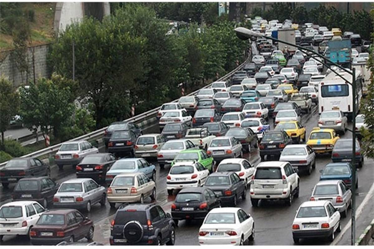 ترافیک پرحجم در ورودی کلانشهرها