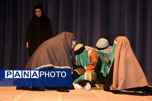 اجرای تئاتر سیاه و سفید به‌مناسبت شهادت حضرت زهرا(س) در کانون پرورش فکری کودکان و نوجوانان البرز