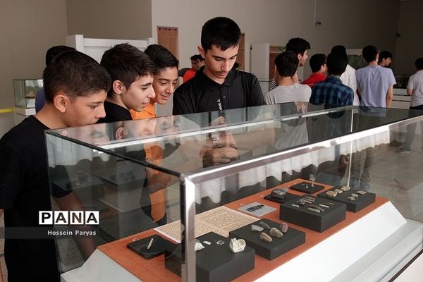 بازدید دانش آموزان از موزه ملی ایران