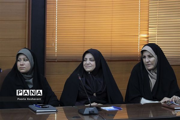 دیدار مدیرکل آموزش و پرورش فارس  با بانوان شاغل  این اداره