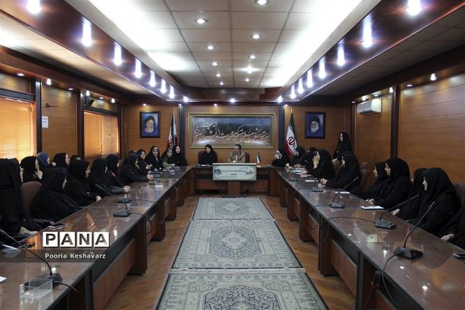 دیدار مدیرکل آموزش و پرورش فارس با بانوان شاغل این اداره