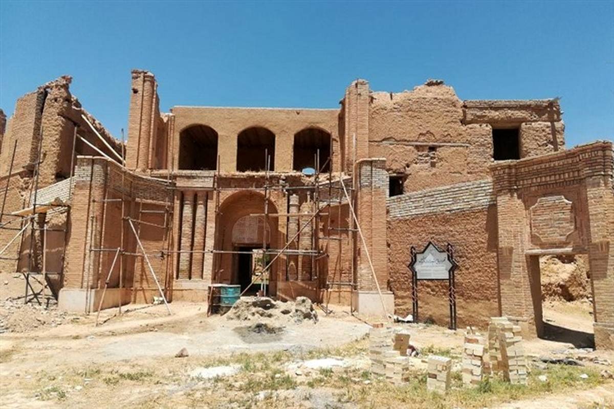 قلعه تاریخی &#39;رشیدالدوله دورباش&#39; تکاب مرمت شد