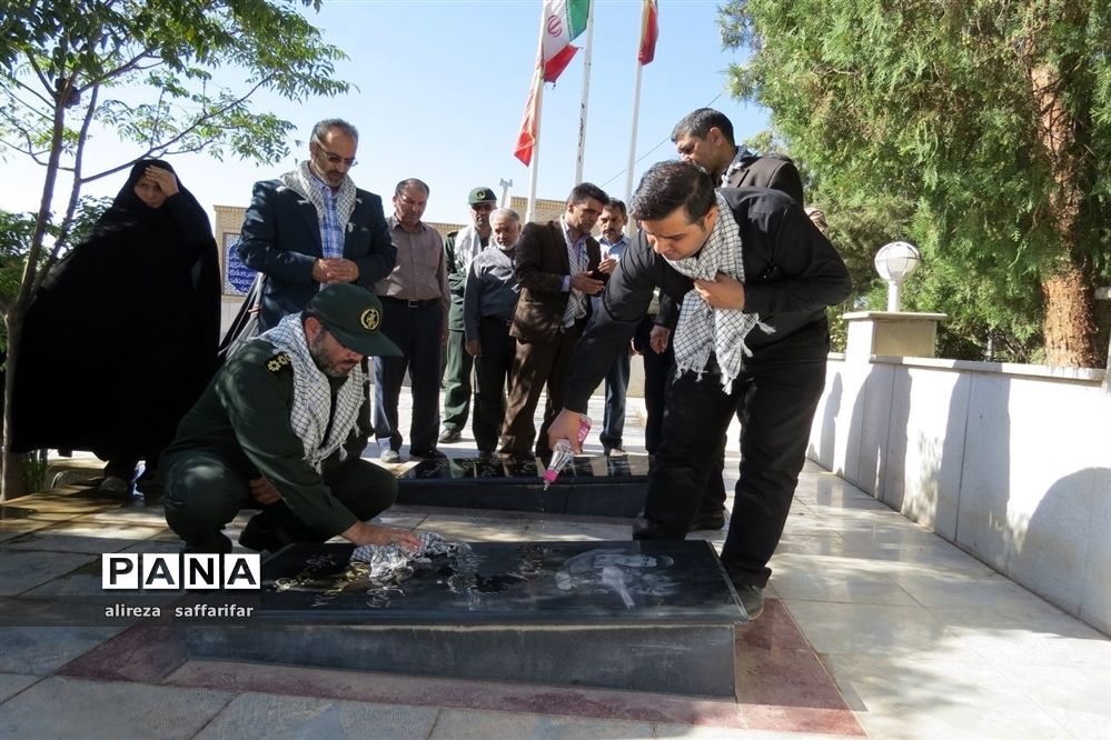 تجدید میثاق فرهنگیان اردستانی با شهدا