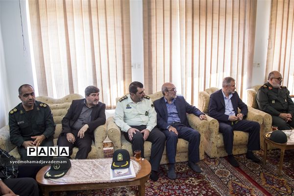 دیدار مسئولان استان یزد با خانواده های شهدا