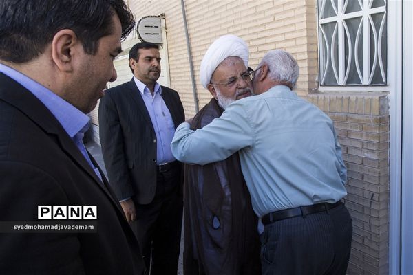 دیدار مسئولان استان یزد با خانواده های شهدا