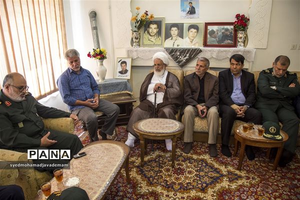 دیدار مسئولان استان یزد با خانواده های شهدا