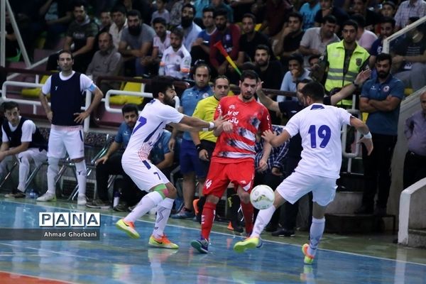 دیدار تیم‌های فوتسال شهروند ساری و گیتی‌پسند اصفهان