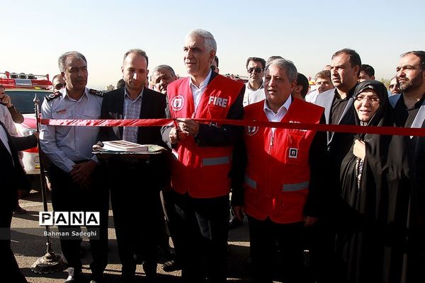 رونمایی از تجهیزات جدید سازمان آتش‌نشانی در برج میلاد