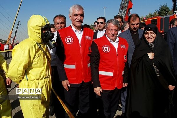 رونمایی از تجهیزات جدید سازمان آتش‌نشانی در برج میلاد