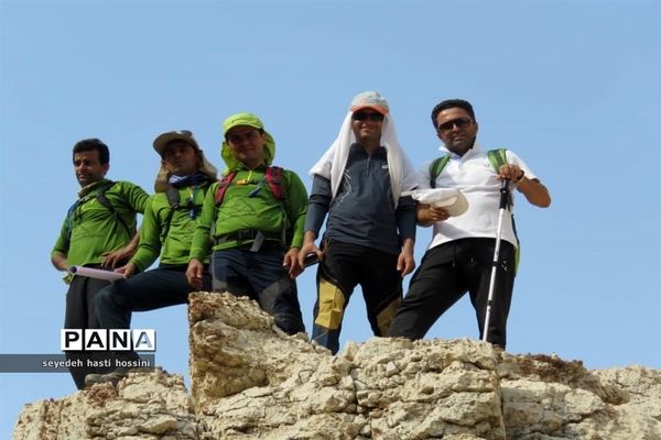 کوه‌پیمایی و کارگاه آموزش دره‌نوردی در کوهنوردان مُهر شهرستان مُهر