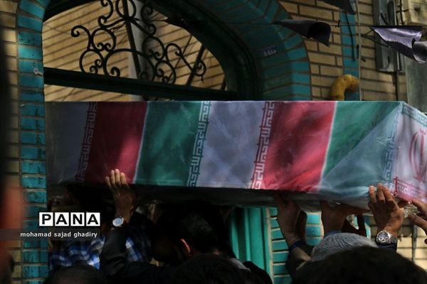 تجمع عاشورایی فرهنگیان تهران درتشییع پیکرپاک و مطهر شهید گمنام